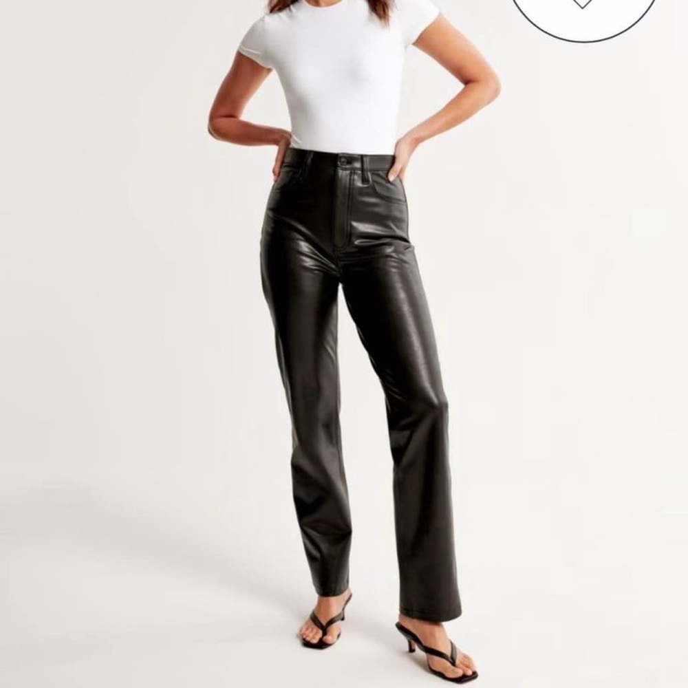 Abercrombie 90s Straight Ultra High Rise